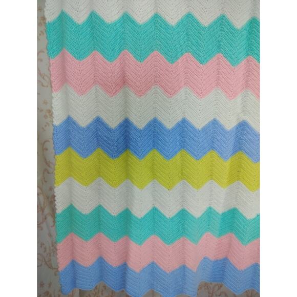 Chevron Multicolored Ripple Afghan Throw Blanket - Picture 16 of 16